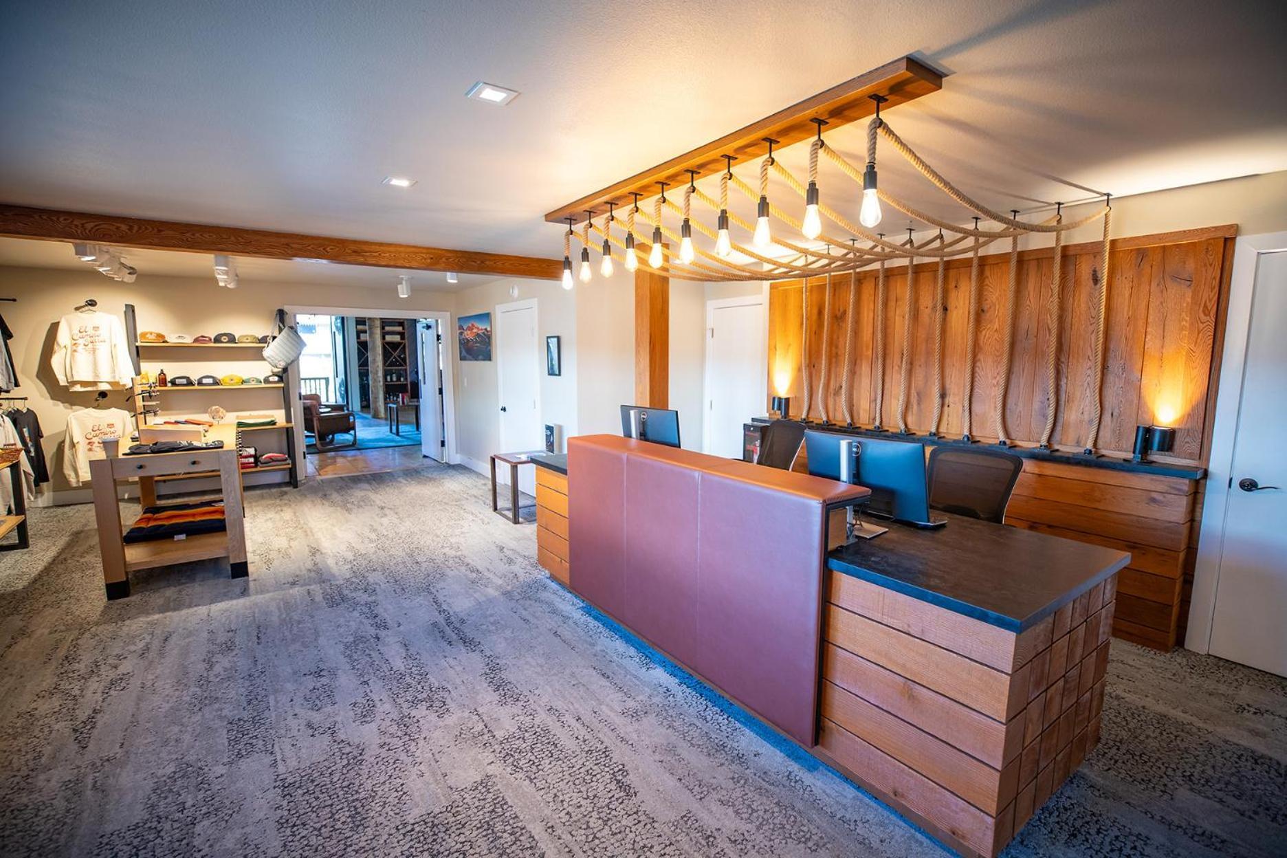 Lodge Outbound Mammoth