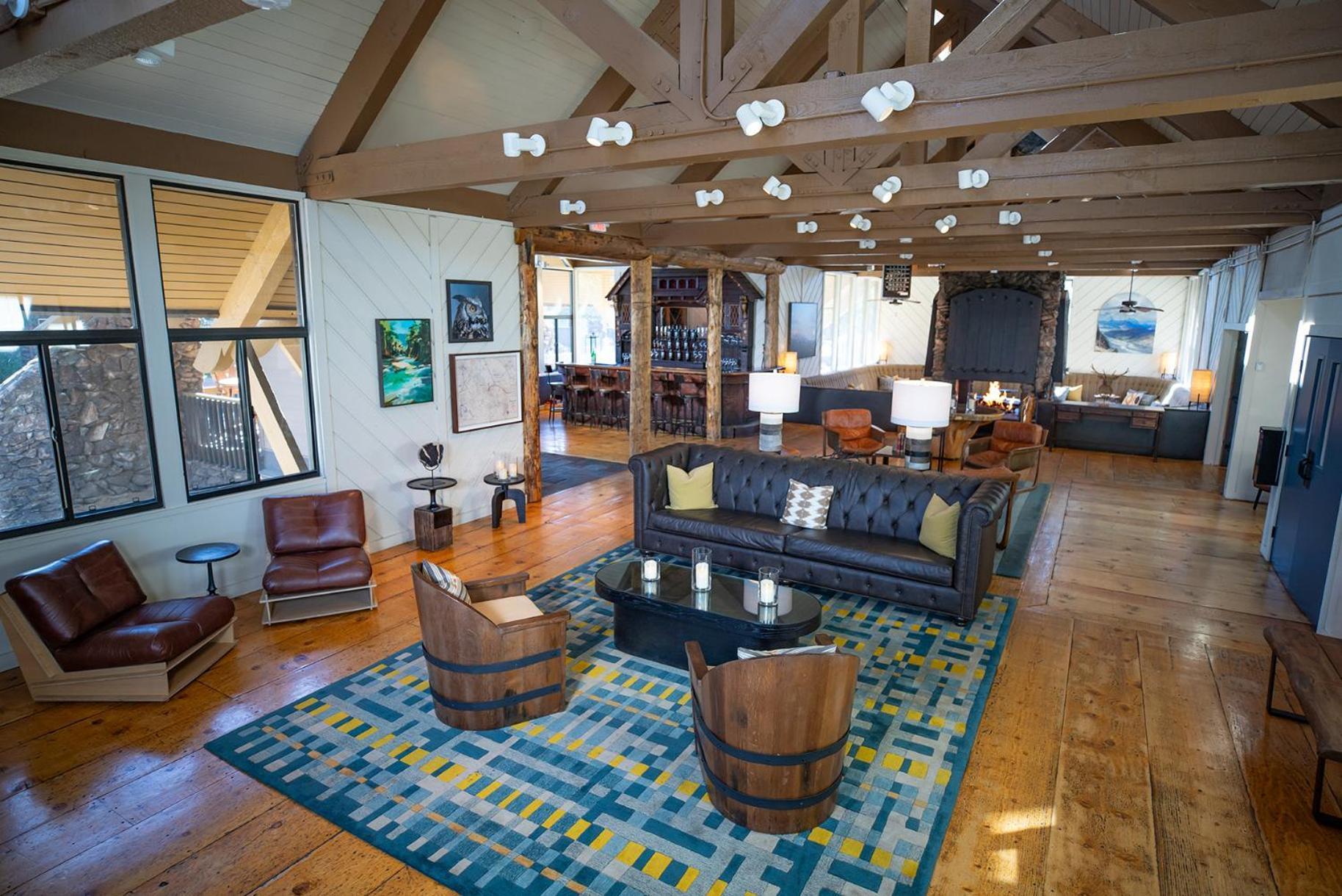 Outbound Mammoth Lodge
